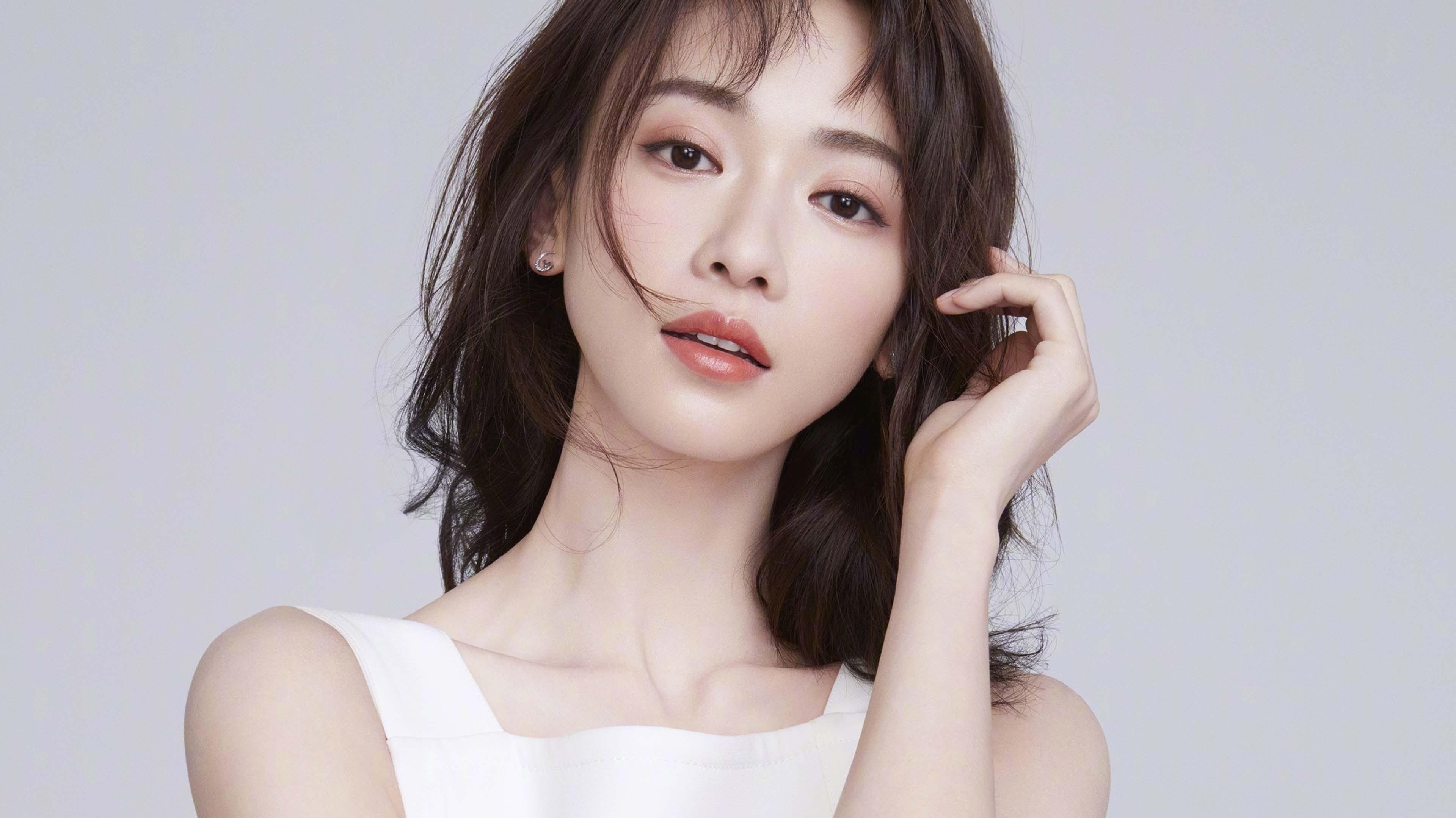 伊朗球员滑倒后完成倒钩破门，网友：“不可复制”