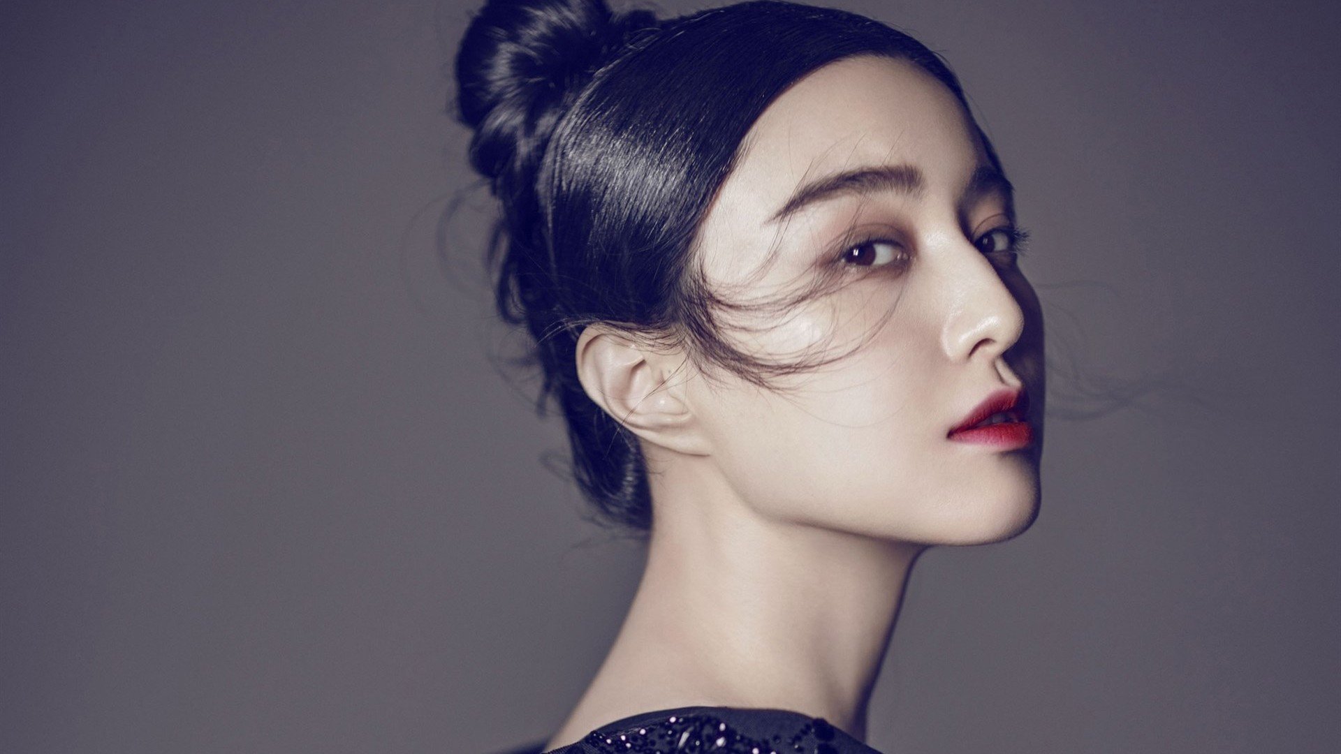 中国足球职业俱乐部加强赛季中球员评估，中国职业足球球员数量